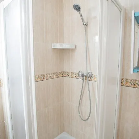 House In 101685 Готель 3*