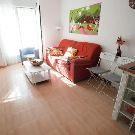 House In 101685 Готель